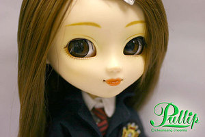 Pullip))