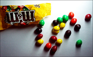 большая пачка m&m's. или несколько маленьких.