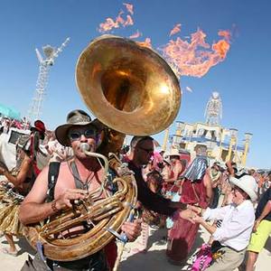 поехать на Burning Man!