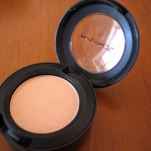 mac nanogold eyeshadow