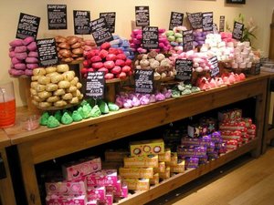 Кучу бомбочек для ванны LUSH