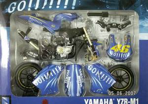 Сборная модель мотоцикла Yamaha M1 Valentino Rossi масштаб 1/12