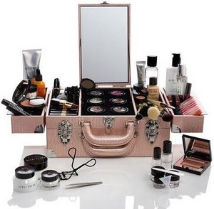 Розовый сундучок Bobbi Brown Exclusive Pink Quartz Deluxe Trunk