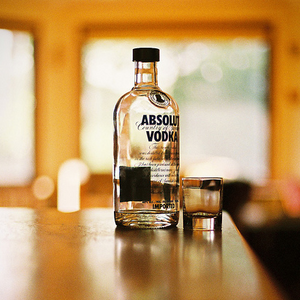 Пару бутылок Absolut Vodka