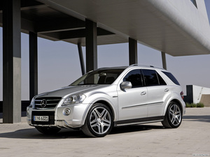 Mercedes Benz ML63AMG white