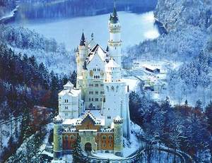 посмотреть на Neuschwanstein