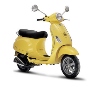 Мотороллер Vespa желтый