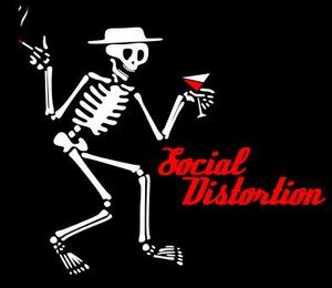 футболку Social Distortion