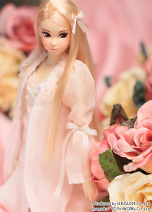 Momoko Midnight Rose