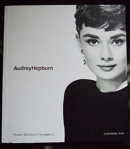 книга " Audrey Hepburn. A woman.The style."