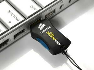 8GB CORSAIR Voyager Mini