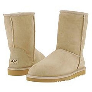 UGG   Classic Short