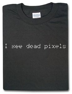 футболку с надписью "I can see dead pixels"