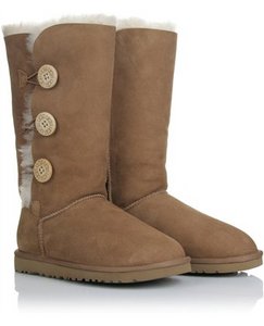 Сапожки UGG, бежевые,черные, например ,такие