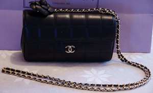 Сумочка CHANEL с камелией