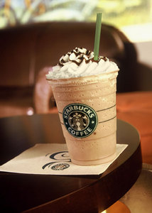 выпить starbucks coffee