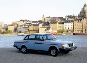 восстановить Volvo 244.