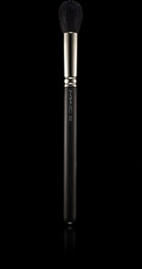 MAC 109 Small Contour Brush