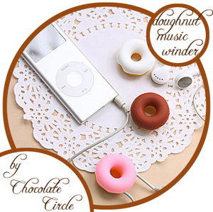 Doughnut earphone cable winder