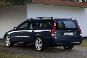 Volvo V70 черная