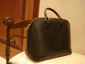 Сумка Louis Vuitton Alma epi black