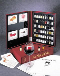 Книга "Le nez du vin"