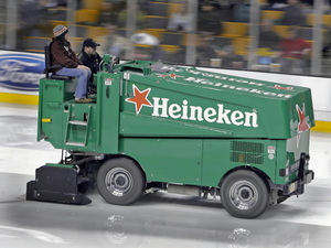 покататься на zamboni