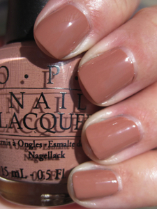 лак для ногтей OPI e41 barefoot in barcelona