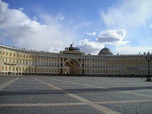 Поехать в Петербург