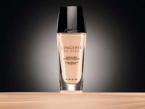 Тональный Guerlain Lingerie De Peau SPF 20