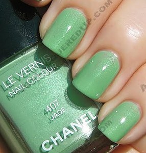 green nailpolish