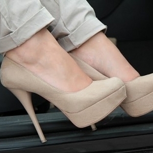 nude pumps