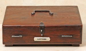 Box for postcards and letters