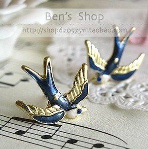 Lucky swallow earring