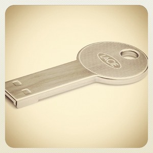 LaCie CooKey 32 GB USB 2.0 Flash Drive