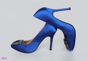 синие туфли от manolo blahnik