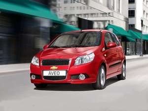 Chevrolet Aveo Красную трехдверку( или седан)