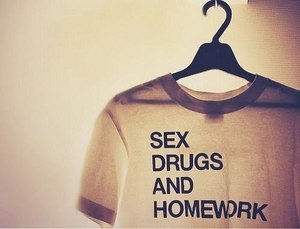 Футболка "Sex, drugs and homework"