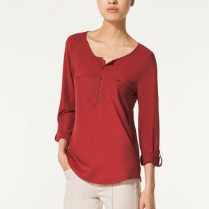 BUTTON NECK T-SHIRT RED