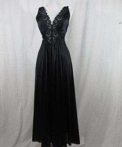 Vintage OLGA nightgown in Midnight Black, size Large style 92280