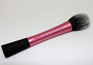 кисть Real Techniques blush brush