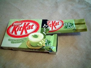 KitKat, зеленый чай с молоком