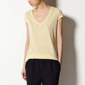 SHORT SLEEVED V-NECK T-SHIRT