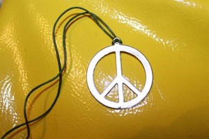 Подвеска peace