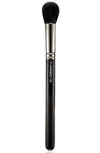 MAC 109 Small Contour Brush