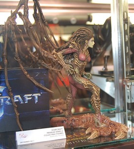 DC Direct: StarCraft Premium S2 Sarah Kerrigan