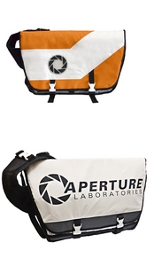 APERTURE MESSENGER BAG