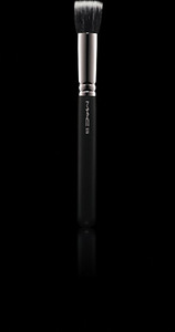 MAC 130 Short Duo Fibre Brush