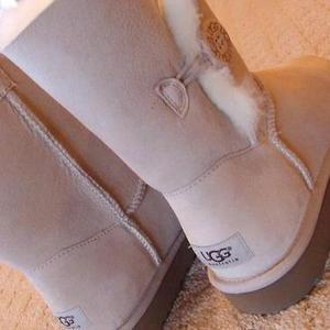 UGGS