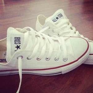 белые низкие кеды Converse